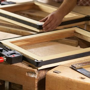 Khung cửa gỗ kẹp bằng cảo dây BESSEY