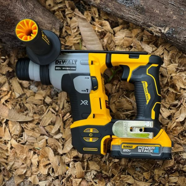 may_khoan_be_tong_dewalt_122d6ebf74c1412a9b1c9e11f08f3b2d_grande
